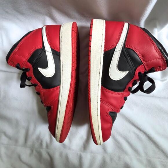 Nike Air Jordan 1 Sneakers I Youth Size 5 I Mid GS Gym Red Black White Boys - Picture 4 of 12